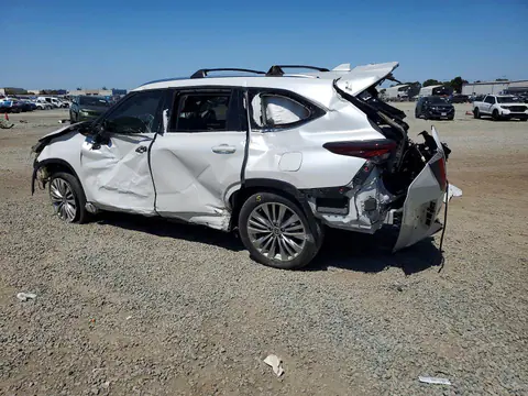 2024 Toyota Highlander VIN 5TDKDRAH7RS052712 фото 2
