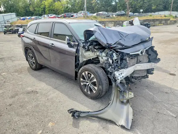 5TDKDRBH6RS552360 — 2024 Toyota Highlander, фото 4 с аукциона Copart, Передняя часть
