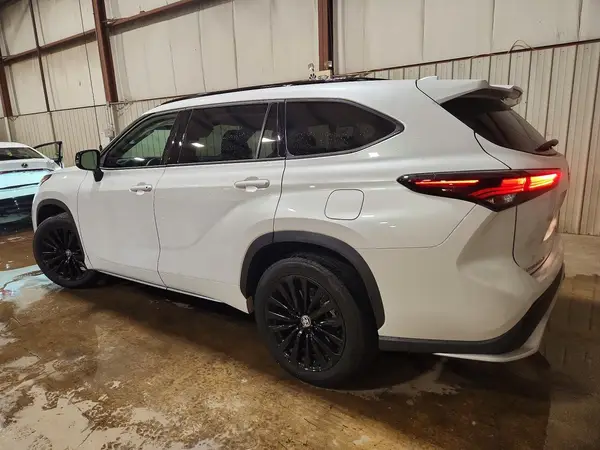 5TDKDRBH0SS588292 — 2025 Toyota Highlander, фото 2 с аукциона Copart, Боковая часть