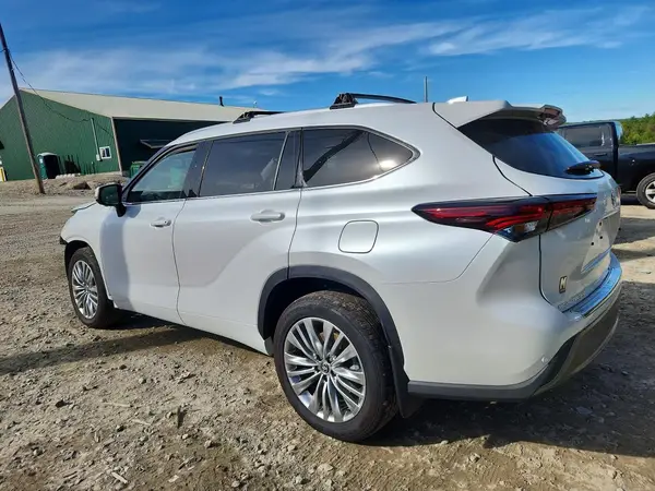 5TDKDRBH5TS603791 — 2026 Toyota Highlander, фото 2 с аукциона Copart, Передняя часть