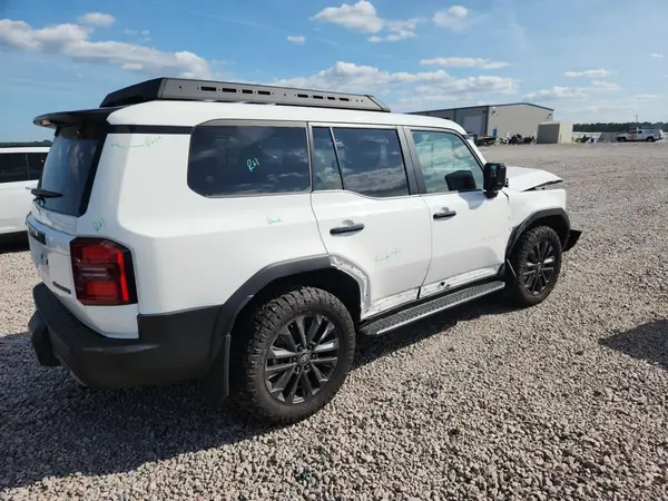 JTEABFAJ7TK063660 — 2026 Toyota Land Cruiser, фото 3 с аукциона Copart, Передняя часть