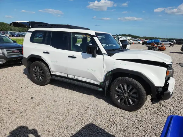 JTEABFAJ7TK063660 — 2026 Toyota Land Cruiser, фото 4 с аукциона Copart, Передняя часть