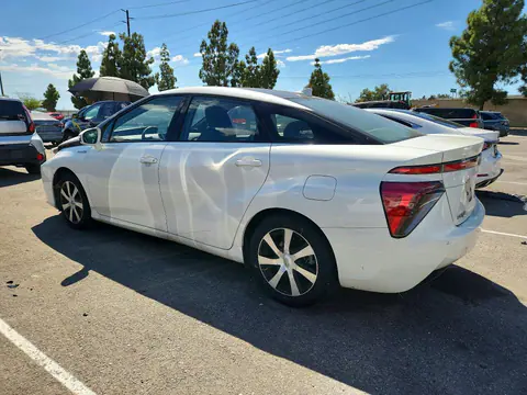 2018 Toyota Mirai VIN JTDBVRBD6JA004614 фото 2