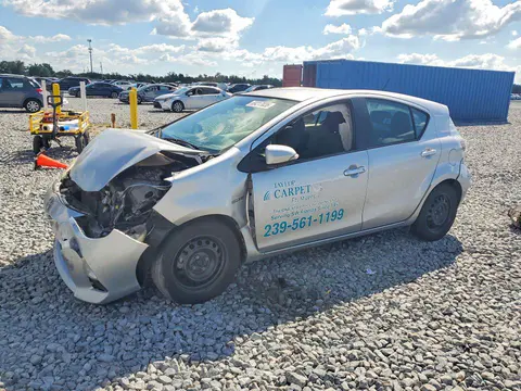 JTDKDTB39D1538914 — 2013 Toyota Prius C, Передняя часть (Front End), фото до ремонта