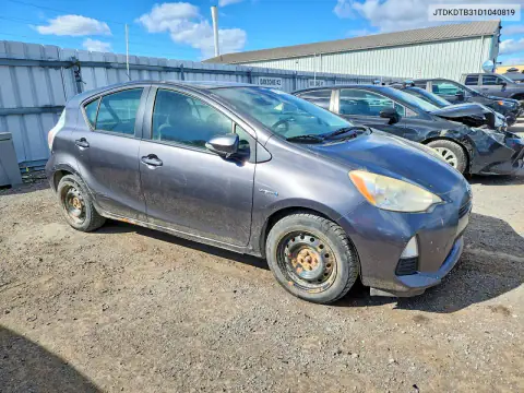 JTDKDTB31D1040819 — 2013 Toyota Prius C, фото 4 с аукциона Copart, Передняя часть