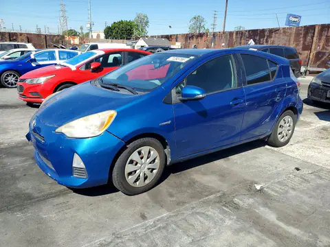JTDKDTB38D1535079 — 2013 Toyota Prius C, Задняя часть (Rear End), фото до ремонта