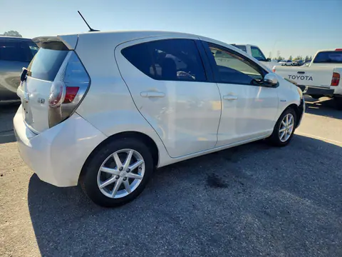 2014 Toyota PRIUS C VIN JTDKDTB32E1064371 фото 3