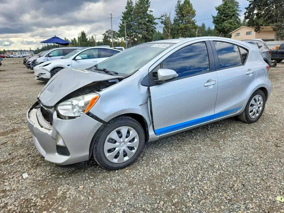 JTDKDTB38E1085242 Toyota Prius C 2014 — повреждение Передняя часть, фото до ремонта