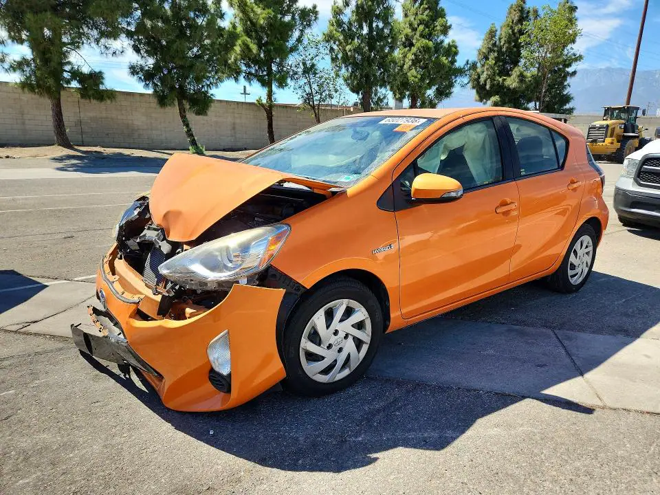 JTDKDTB39F1102695 Toyota Prius C 2015 — повреждение Передняя часть, фото до ремонта