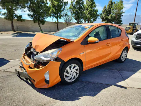 JTDKDTB39F1102695 — 2015 Toyota Prius C, Передняя часть (Front End), фото до ремонта