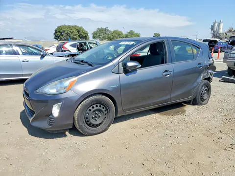 JTDKDTB31G1135904 — 2016 Toyota Prius C, Задняя часть (Rear End), фото до ремонта