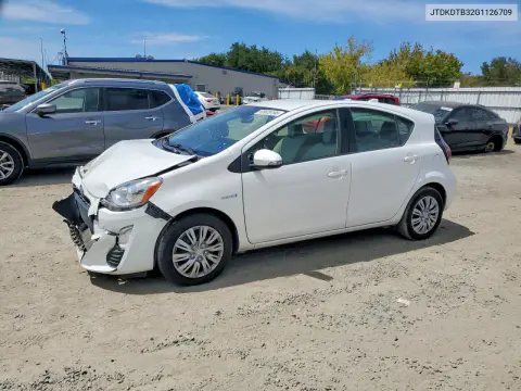 JTDKDTB32G1126709 — 2016 Toyota Prius C, Передняя часть, фото до ремонта