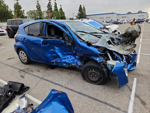 2016 Toyota PRIUS C VIN JTDKDTB33G1589362 фото 4