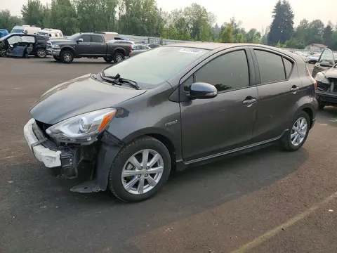 JTDKDTB32H1597552 — 2017 Toyota Prius C, Передняя часть (Front End), фото до ремонта