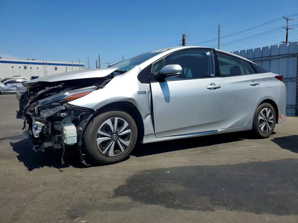 JTDKARFP7H3054078 Toyota Prius Prime 2017 — повреждение Передняя часть, фото до ремонта
