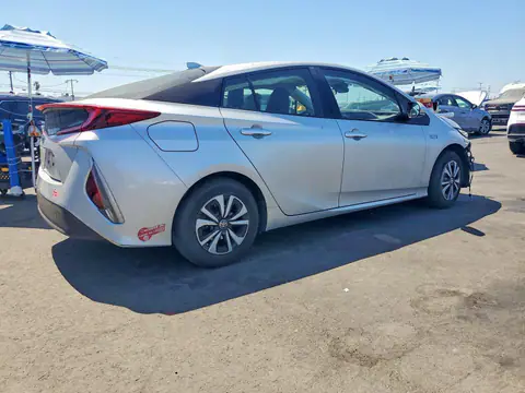 JTDKARFP7H3054078 — 2017 Toyota Prius Prime, фото 3 с аукциона Copart 30.09.2026, Передняя часть