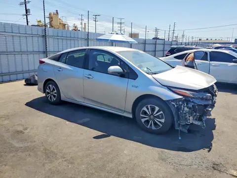 JTDKARFP7H3054078 — 2017 Toyota Prius Prime, фото 4 с аукциона Copart 30.09.2026, Передняя часть
