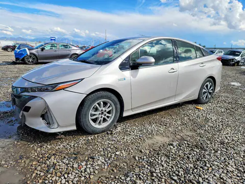 JTDKARFP8H3021008 — 2017 Toyota Prius Prime, Задняя часть (Rear End), фото до ремонта