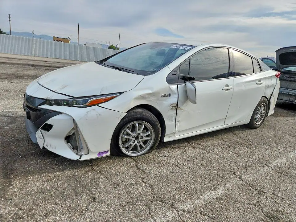 JTDKARFP7L3133503 Toyota Prius Prime 2020 — повреждение Передняя часть, фото до ремонта