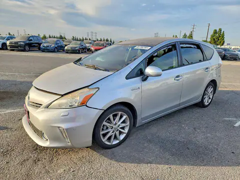 JTDZN3EU5E3314948 — 2014 Toyota Prius V, Передняя часть (Front End), фото до ремонта