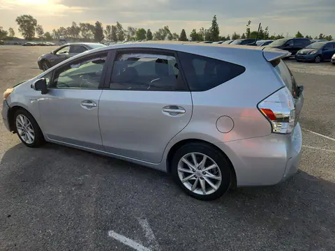 JTDZN3EU5E3314948 — 2014 Toyota Prius V, фото 2 с аукциона Copart 13.10.2026, Передняя часть