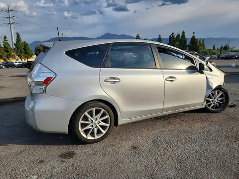 JTDZN3EU5E3314948 — 2014 Toyota Prius V, фото 3 с аукциона Copart 13.10.2026, Передняя часть