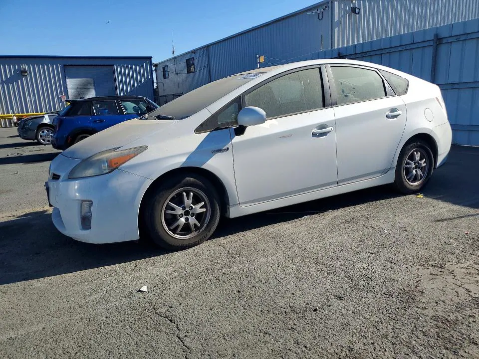 2011 TOYOTA PRIUS VIN JTDKN3DUXB5313829 фото 1