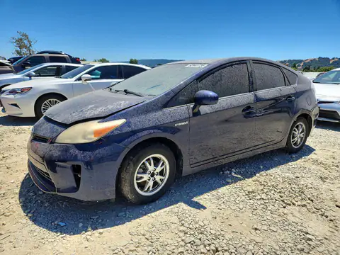 JTDKN3DU2D0355802 — 2013 Toyota Prius, Передняя часть (Front End), фото до ремонта