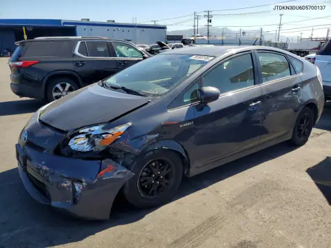 JTDKN3DU6D5700137 — 2013 Toyota Prius, Передняя часть, фото до ремонта