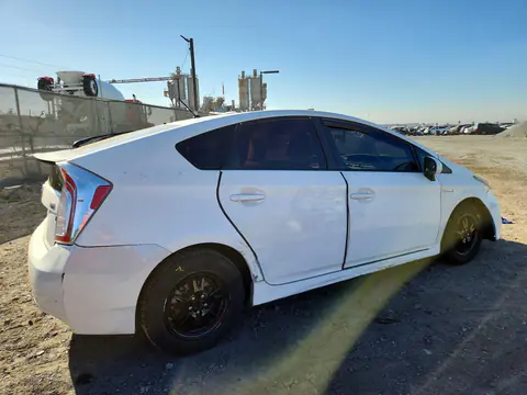 2013 Toyota Prius Two VIN JTDKN3DU8D5616823 фото 3
