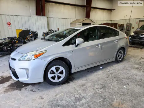 JTDKN3DU8D5629670 — 2013 Toyota Prius, Задняя часть, фото до ремонта