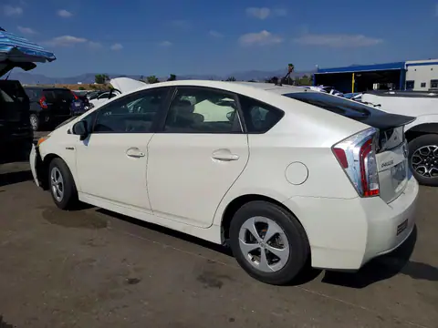 JTDKN3DU1E1780410 — 2014 Toyota Prius, фото 2 с аукциона Copart 30.09.2026, Передняя часть