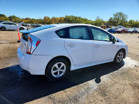 2014 Toyota Prius Two VIN JTDKN3DUXE1813453 фото 3
