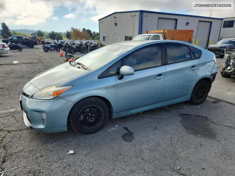 JTDKN3DU7E1823258 — 2014 Toyota Prius, Задняя часть, фото до ремонта