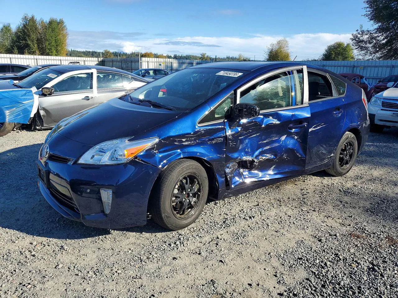 2014 Toyota Prius Three VIN JTDKN3DU8E1783241 фото 1