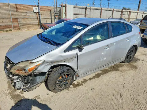 JTDKN3DU7F0440640 — 2015 Toyota Prius, Передняя часть (Front End), фото до ремонта