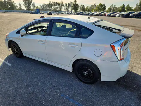 JTDKN3DU4F1995815 — 2015 Toyota Prius, фото 2 с аукциона Copart 29.09.2026, Передняя часть