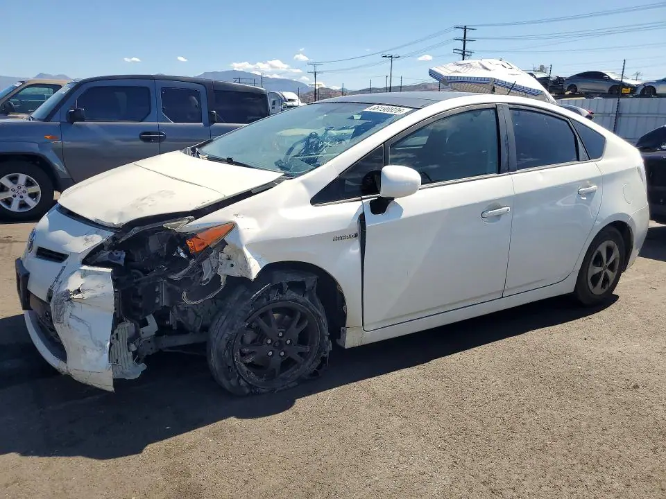 JTDKN3DU3F1874824 Toyota Prius 2015 — повреждение Передняя часть, фото до ремонта