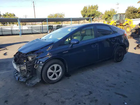 JTDKN3DU9F0453664 — 2015 Toyota Prius, Передняя часть (Front End), фото до ремонта
