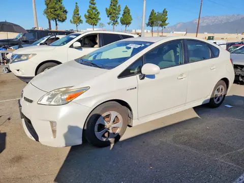 JTDKN3DU2F0450623 — 2015 Toyota Prius, Мелкие вмятины и царапины (Minor Dent/Scratches), фото до ремонта
