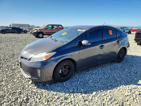 JTDKN3DU3F0395776 — 2015 Toyota Prius, Задняя часть (Rear End), фото до ремонта