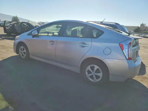 JTDKN3DUXF0457125 — 2015 Toyota Prius, фото 2 с аукциона Copart 13.10.2026, Передняя часть