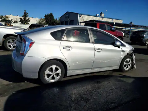 JTDKN3DUXF0457125 — 2015 Toyota Prius, фото 3 с аукциона Copart 13.10.2026, Передняя часть