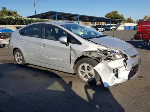 JTDKN3DUXF0457125 — 2015 Toyota Prius, фото 4 с аукциона Copart 13.10.2026, Передняя часть
