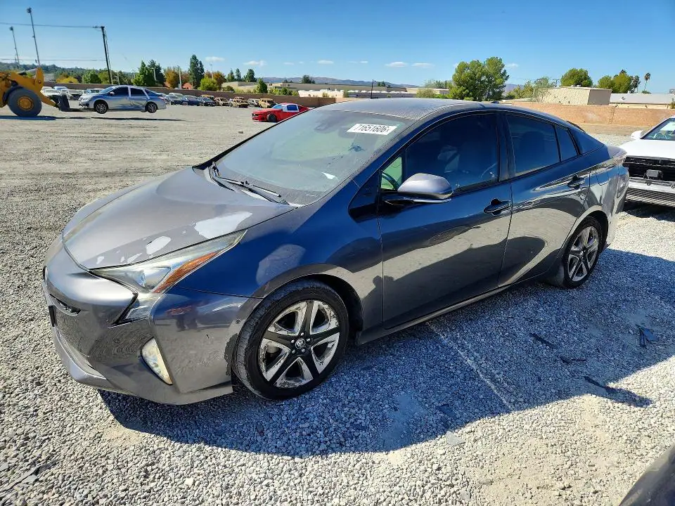 JTDKARFU9H3044500 Toyota Prius 2017 — повреждение Мелкие вмятины и царапины, фото до ремонта