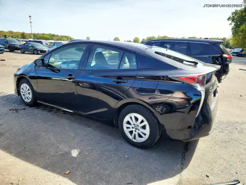 2017 Toyota Prius Two VIN JTDKBRFUXH3029503 фото 2