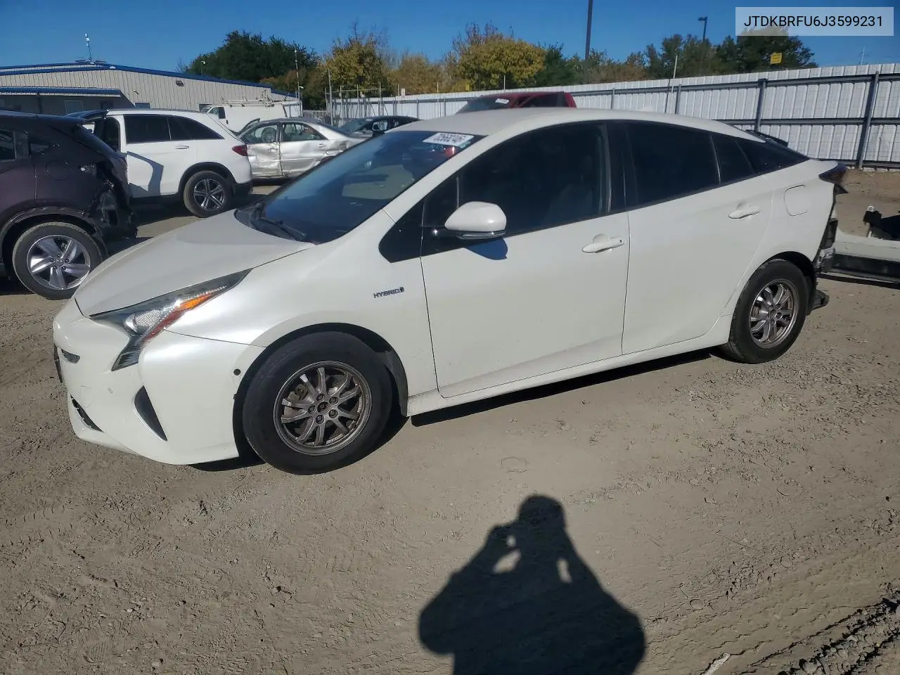 2018 Toyota Prius Two VIN JTDKBRFU6J3599231 фото 1