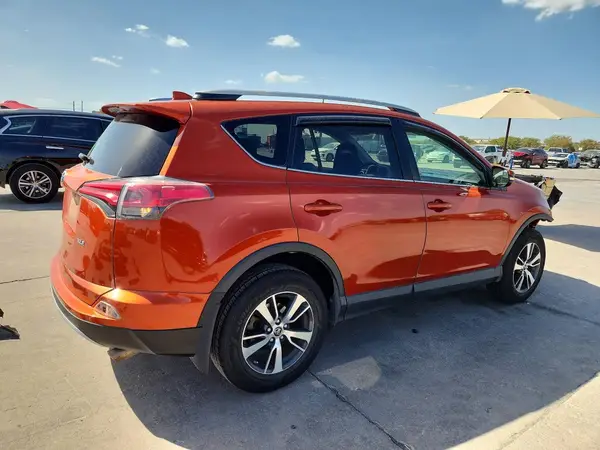 JTMWFREV7GJ097977 — 2016 Toyota RAV4, фото 3 с аукциона Copart, Передняя часть