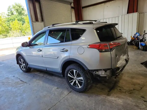 2T3RFREV6GW491646 — 2016 Toyota RAV4, фото 2 с аукциона Copart 05.10.2026, Задняя часть