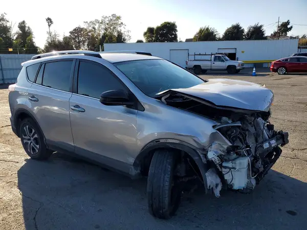 2T3ZFREV0GW304031 — 2016 Toyota RAV4, фото 4 с аукциона Copart, Передняя часть